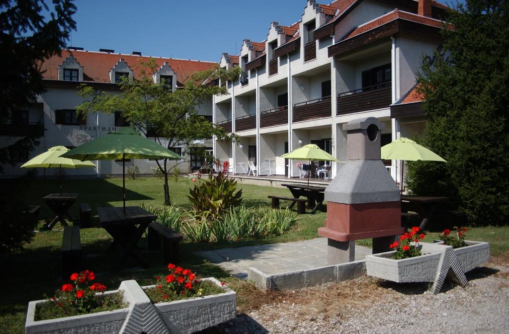 Siesta Club Apartman Харканы Экстерьер фото