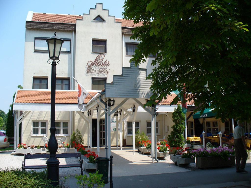 Siesta Club Apartman Харканы Экстерьер фото