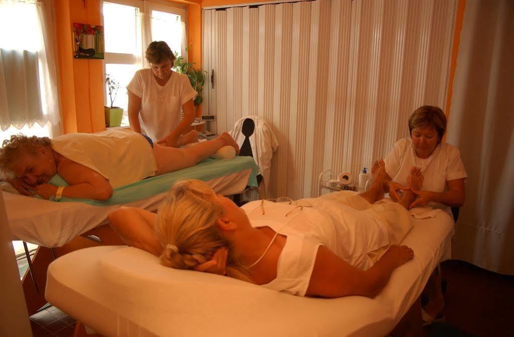 Siesta Club Apartman Харканы Экстерьер фото