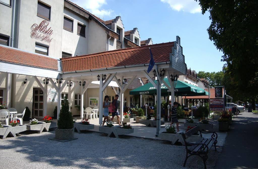 Siesta Club Apartman Харканы Экстерьер фото